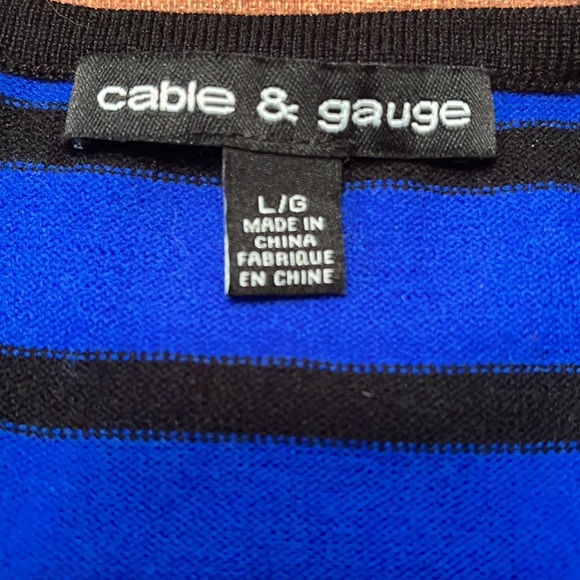 Cable & Gauge Cold Shoulder Sweater. Size L - Picture 3 of 4